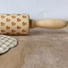 Szívmintás nyújtófa, fa, 34,8  cm
