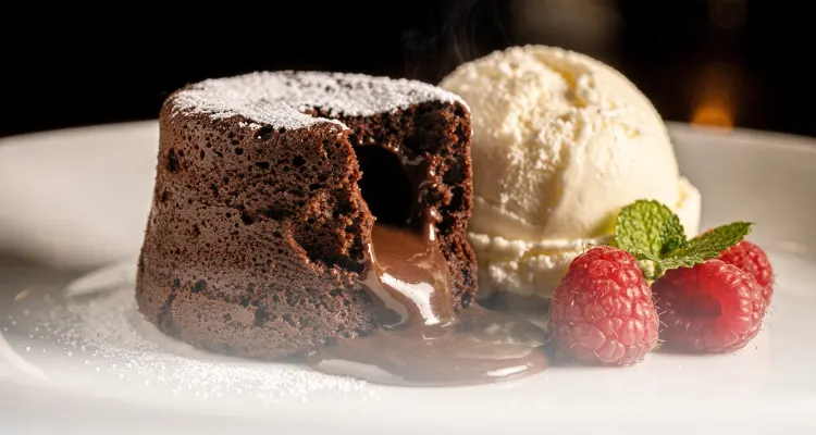 Csokoládés lávatorta folyós csokoládé középpel Valentin-napra