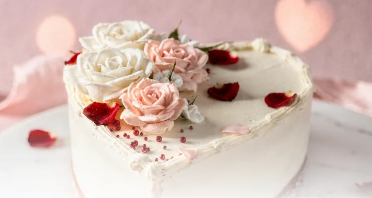 Vörös bársony szívtorta krémsajtos töltelékkel Valentin-napra