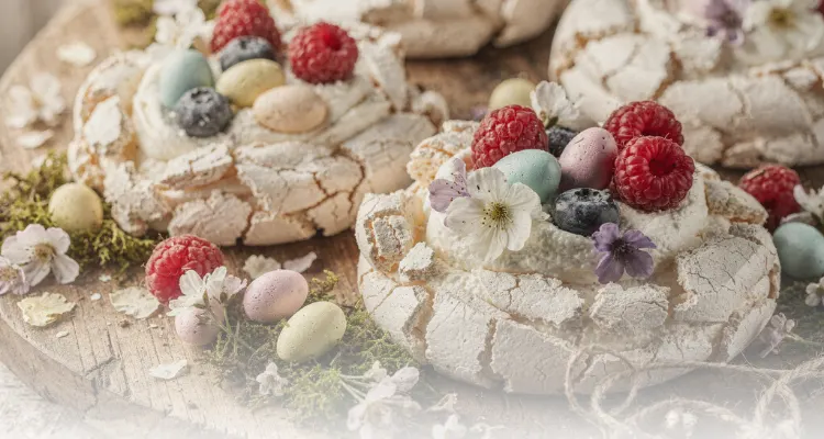 Tavaszi pavlova fészek habcsók húsvéti desszert