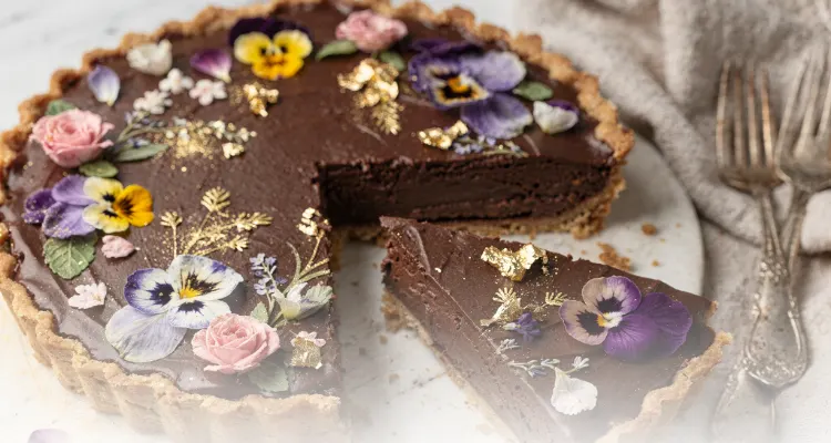 Virágos csokoládé tart tavaszi húsvéti desszert